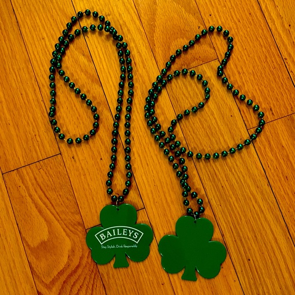 St. Patrick’s Day Bailey’s Irish Cream Hard Acrylic Shamrock Necklace Beads - Picture 1 of 2